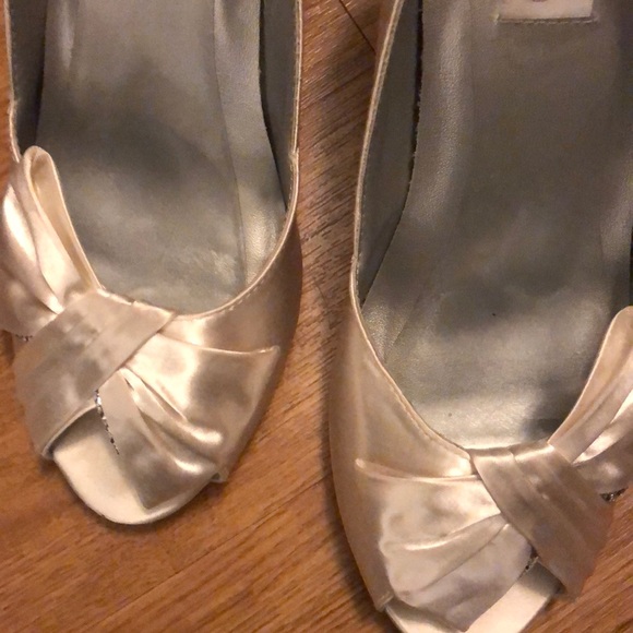 ππ°π» Dyeables β’ White Satin β’ Liv β’ 9B π°π»π - Picture 3 of 9